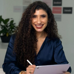 Paula Azambuja Gomes